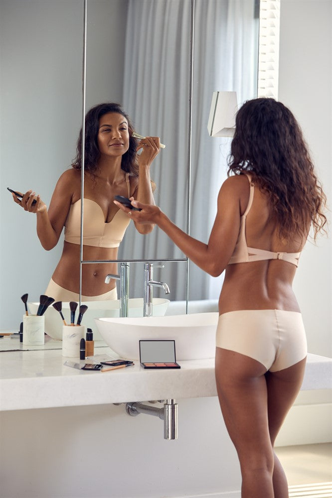 Wonderbra Ultimate Backless Bra - model bagfra nude
